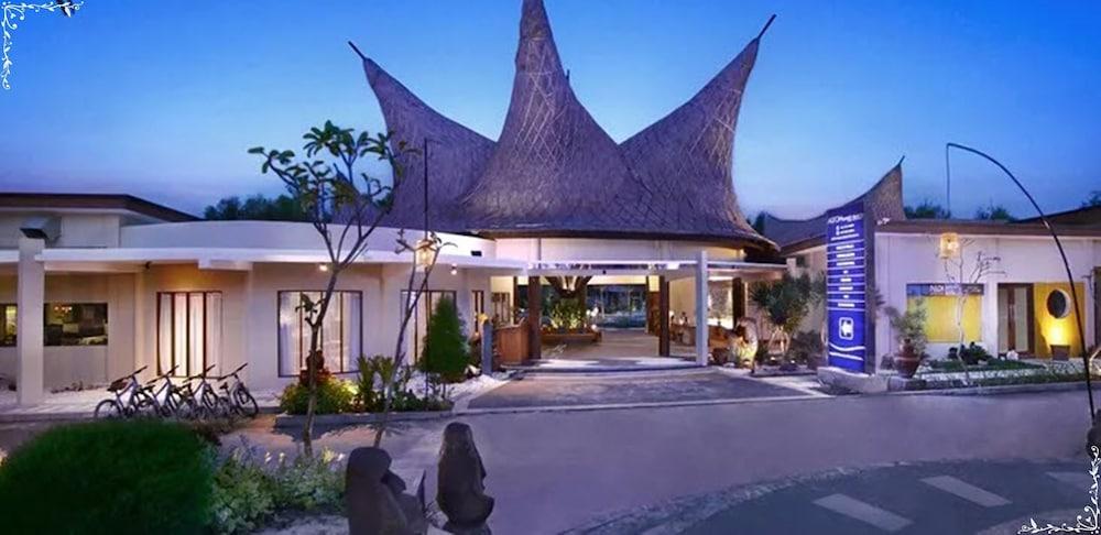 Aston Sunset Beach Resort - Джили Трауанган Екстериор снимка