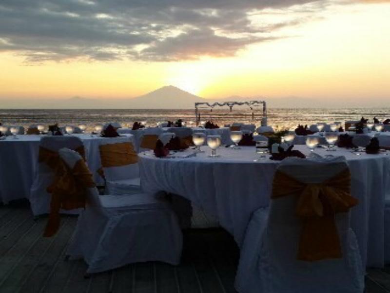 Aston Sunset Beach Resort - Джили Трауанган Екстериор снимка