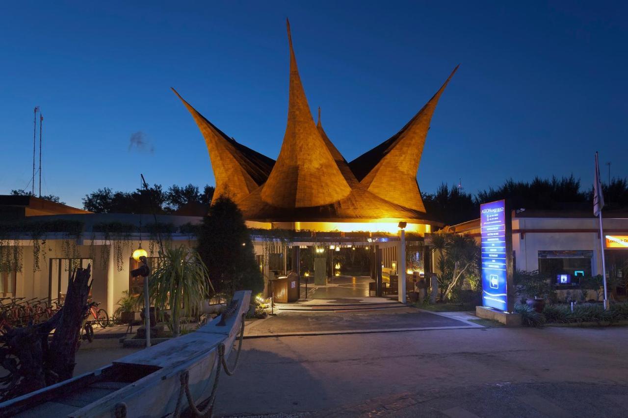 Aston Sunset Beach Resort - Джили Трауанган Екстериор снимка