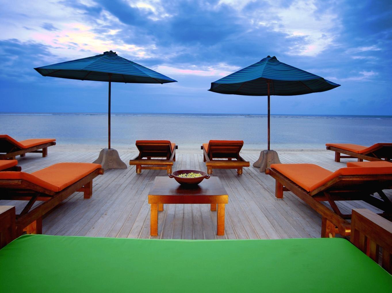 Aston Sunset Beach Resort - Джили Трауанган Екстериор снимка